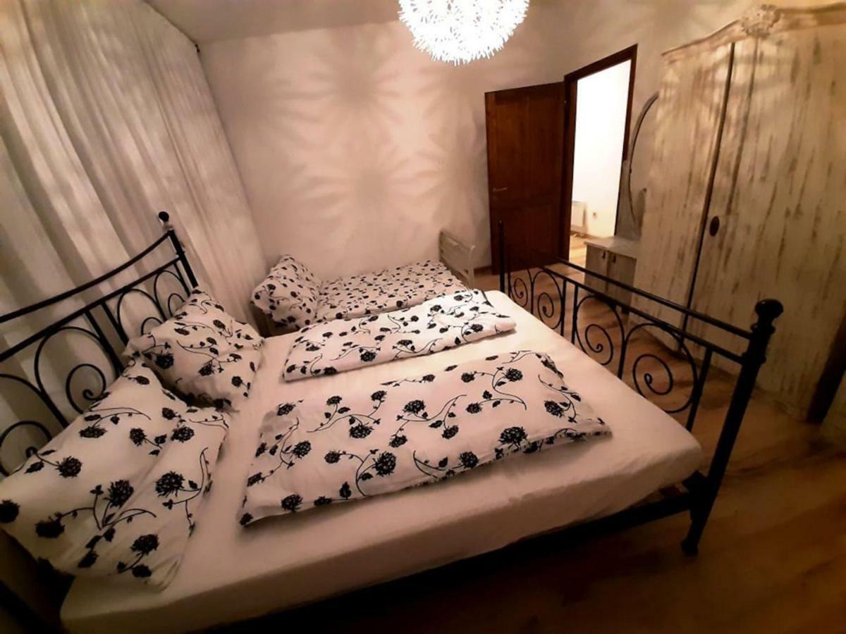 2 Bedroom Near Heroes Square Appartamento