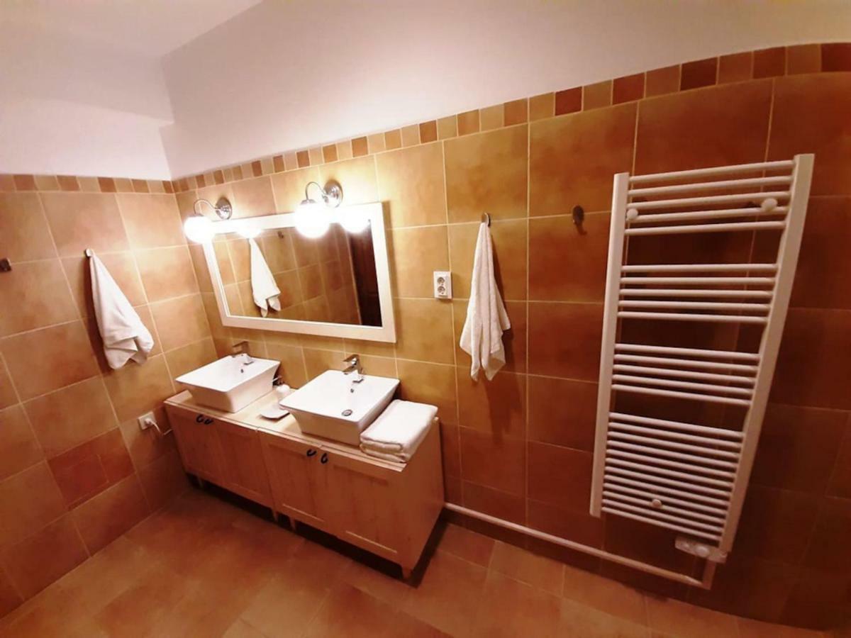 2 Bedroom Near Heroes Square Budapest