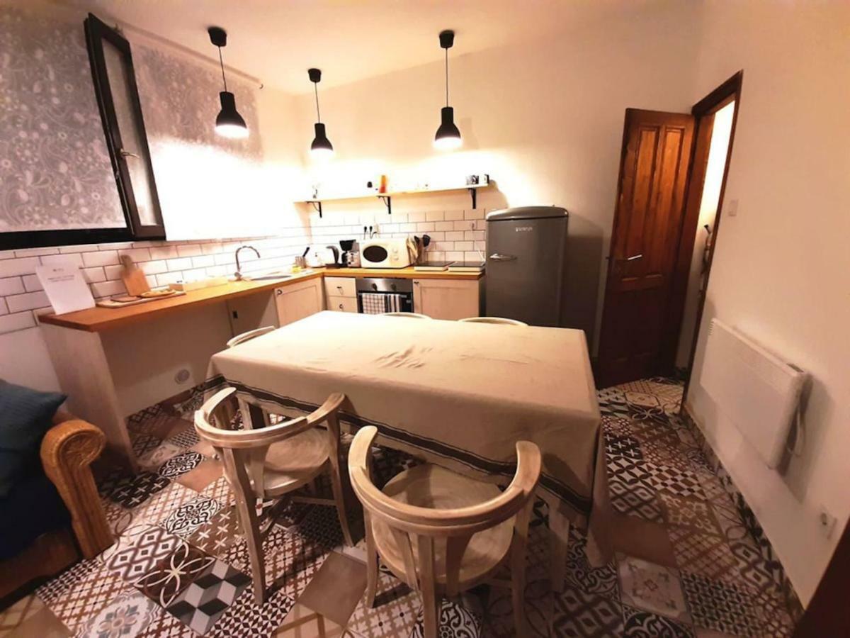 2 Bedroom Near Heroes Square Apartament *